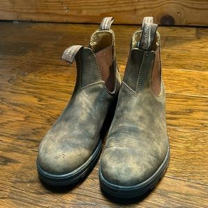 Blundstone’s Chelsea rustic brown size (aus) 8.5.  (US men’s 9.5).